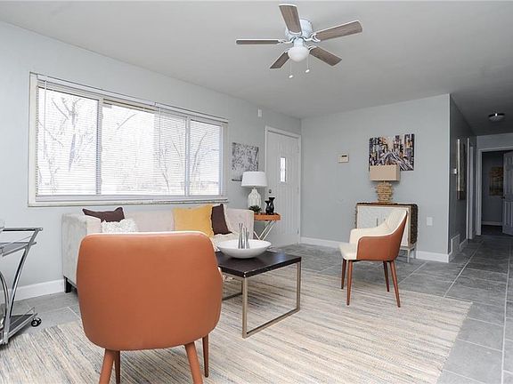 5th image of 3407 E Royal Oak Dr