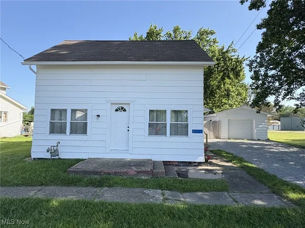 9513 Edison St NE, Alliance, OH 44601