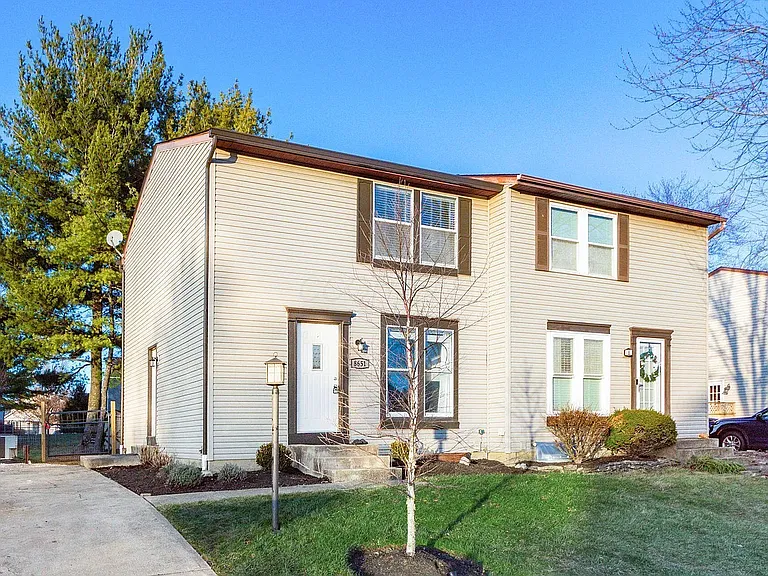 8651 Wilmette Ct — Photo 17