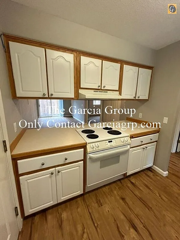 2 bed, 2.0 bath, 1228 sqft, $1,995 — Photo 2