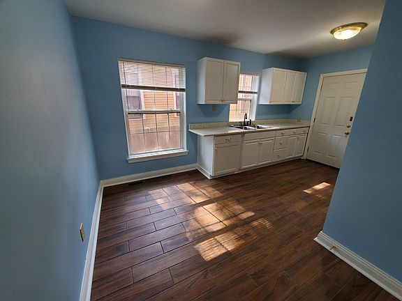 4th image of 525 W Daisy L Gatson Bates Dr APT 2