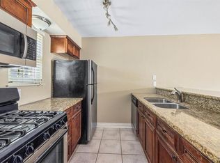 525 11th St #8, Galveston, TX 77550