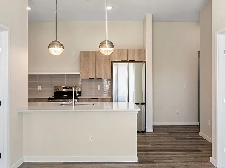 810 S Weber St — Photo 2