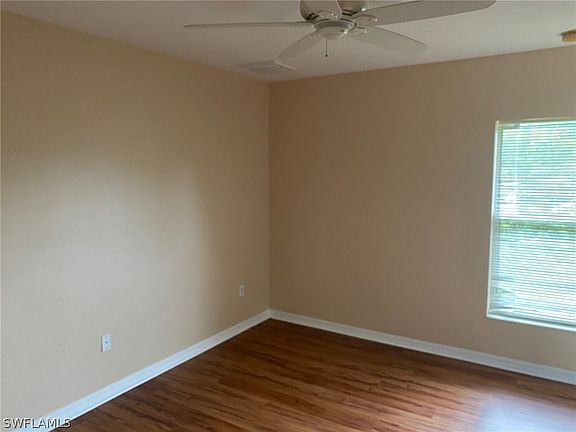 3rd image of 831 Sentinela Blvd
