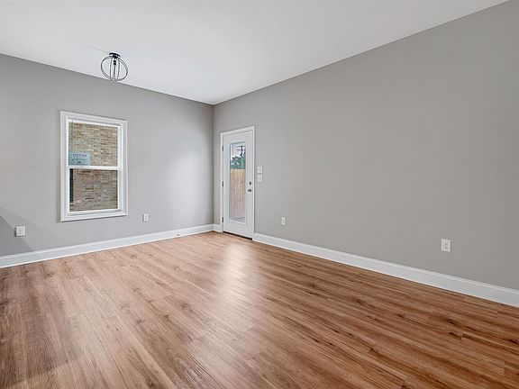 5th image of 215 & 217 N Elm St