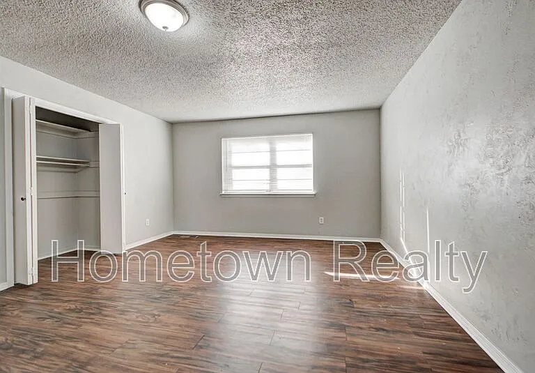 605 W Clarke St — Photo 24