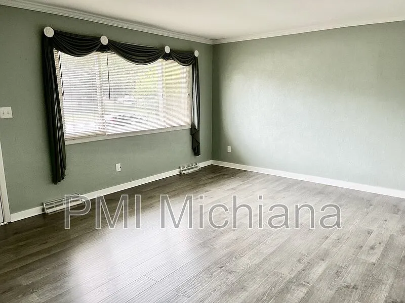 3 bed, 2.0 bath, 1588 sqft, $1,750 — Photo 2