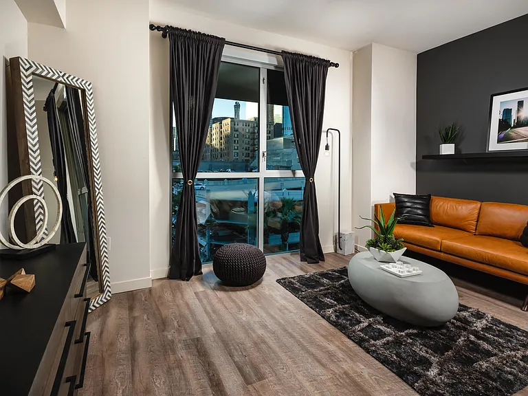 Topaz Apartments — Photo 8