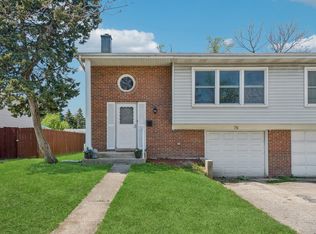 76 Briar St, Glen Ellyn, IL 60137