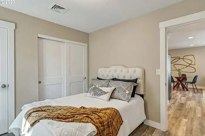 2 bed, 1012 sqft, $2,800 — Photo 2