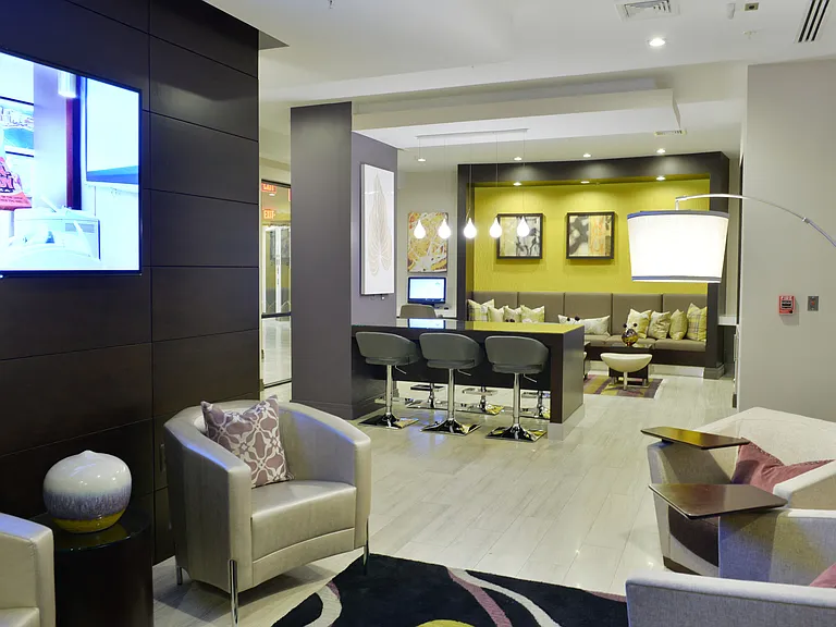 Resident lounge with business center