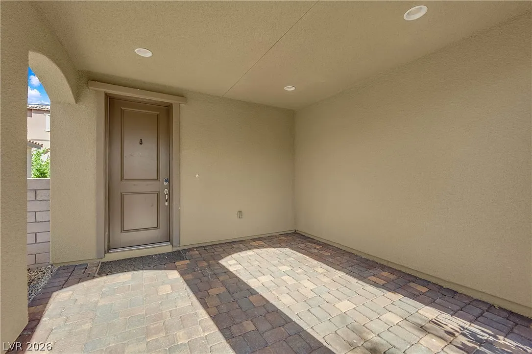 4 bed, 3.0 bath, 2378 sqft, $3,400 — Photo 3