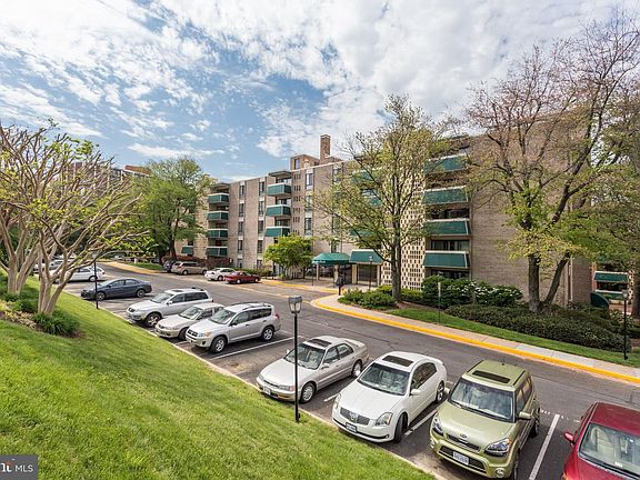 2nd image of 6133 Leesburg Pike APT 201