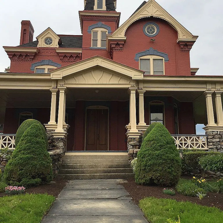 26 Nutt Ave photo 1