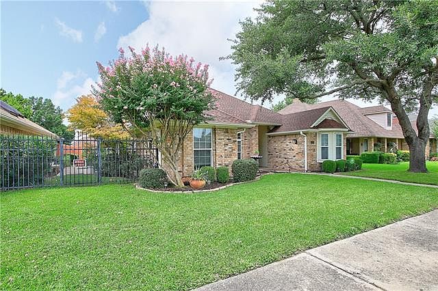 1st image of 2806 Hickory Bend Dr