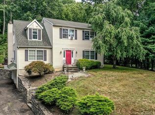 17 Farrell Rd, Newtown, CT 06470