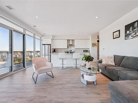 5th image of 15 Glebe St #902
