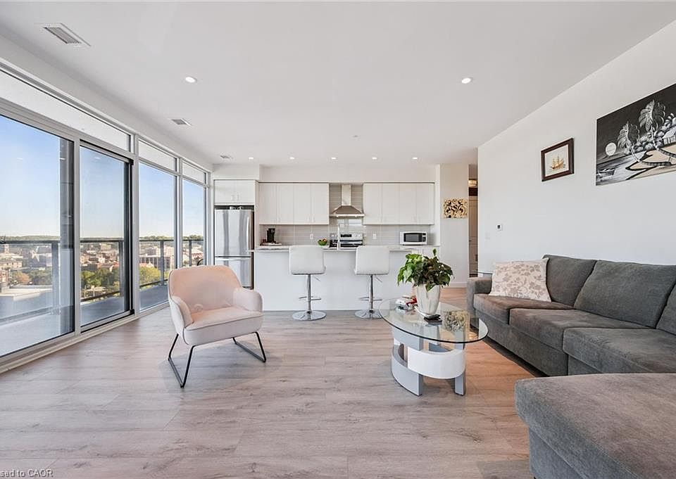 1st image of 15 Glebe St #902