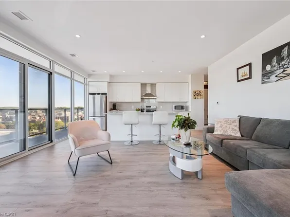 15 Glebe St #902, Cambridge, ON N1S 0B7