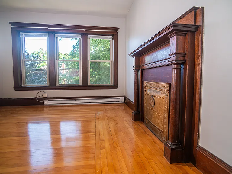 243-245 Sargeant St #2R — Photo 6