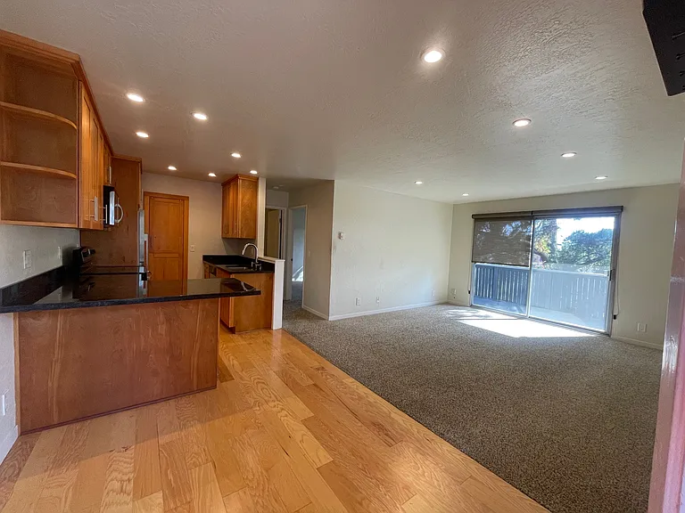 135 Piccadilly Pl #F — Photo 1