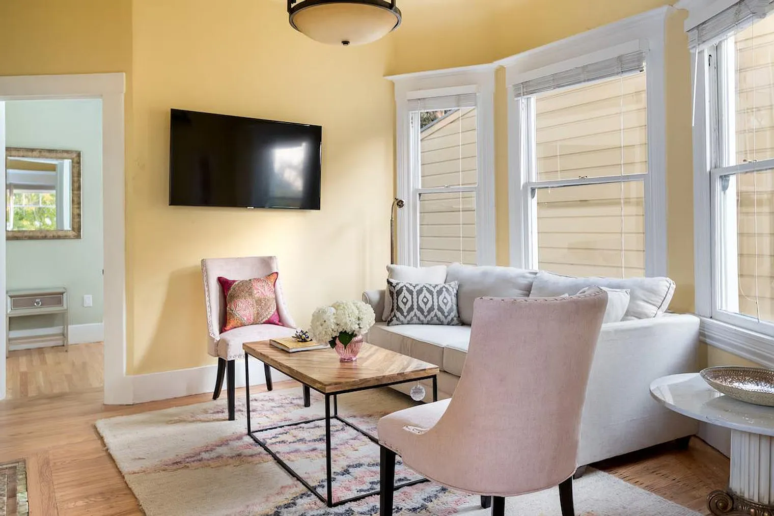 2 bed, 1.0 bath, $4,690 — Photo 3