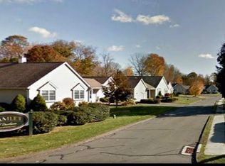 10 Hamlet Manor Ln #10, Durham, CT 06422