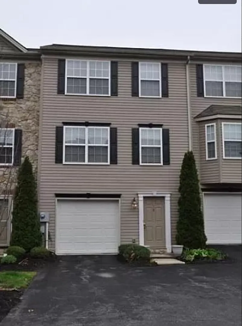ZA8601 - 36 Buttonwood Lane — Photo 1
