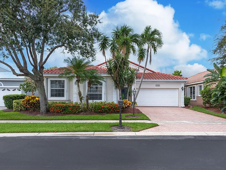 23390 Torre Cir — Photo 2