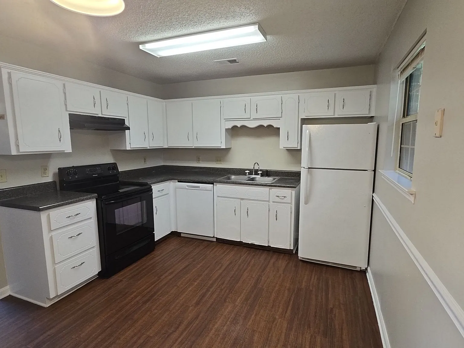 4 bed, 1450 sqft, $1,670 — Photo 3
