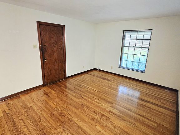 4th image of 3950-3952 Jamieson Ave #3950