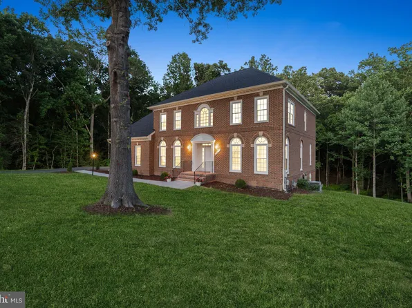 10899 Woodland Falls Dr, Great Falls, VA 22066