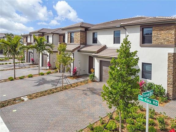 3rd image of 704 Vista Way