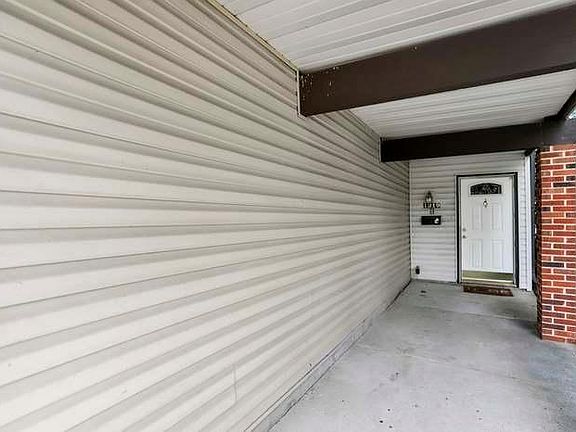 3rd image of 1319 Kingsbury Dr