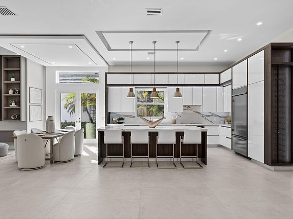 5th image of 16076 Villa Vizcaya Place