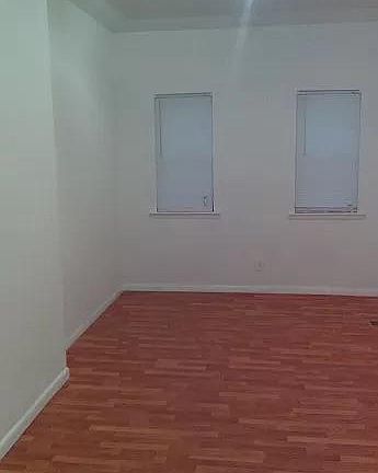 5th image of 2041 W Oxford St