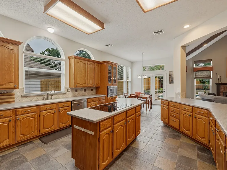 7612 Oak Knoll Dr — Photo 6