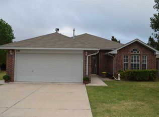 208 Bellgate Dr, Yukon, OK 73099