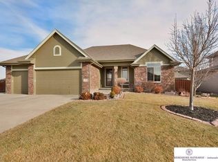 215 Allison Ave, Papillion, NE 68133
