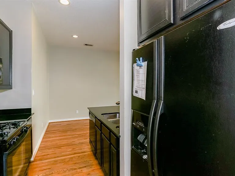 4030 Center St — Photo 9