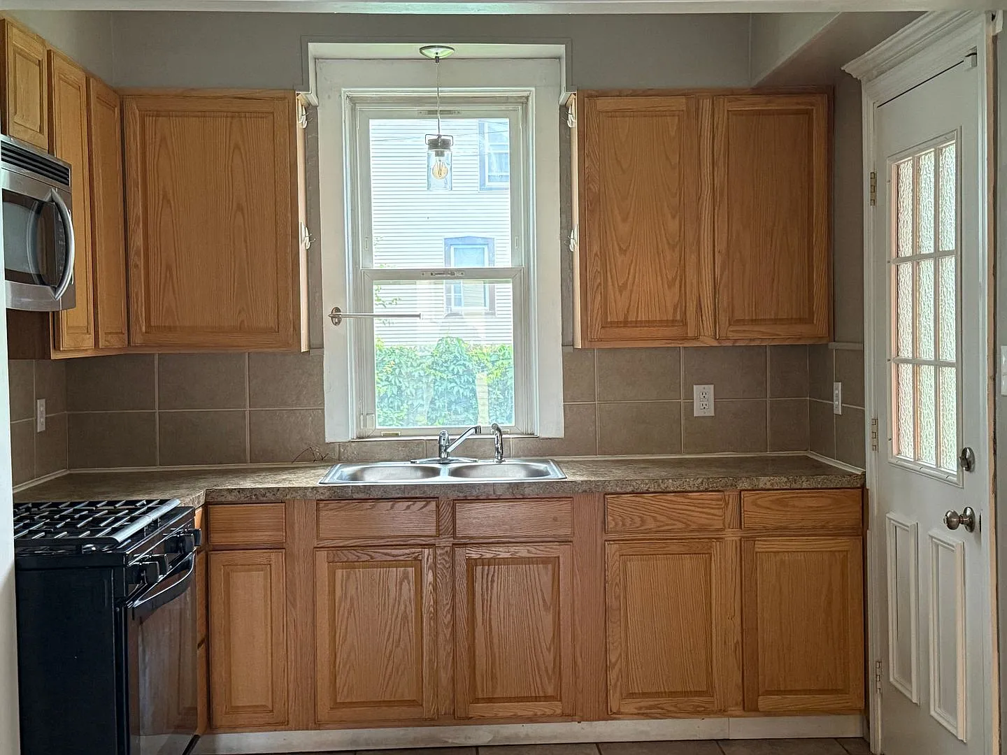Charming 4Bedroom SingleFamily Home | Section8 Eligible — Photo 2