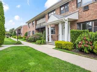 216 Fulton St APT 1F, Farmingdale, NY 11735