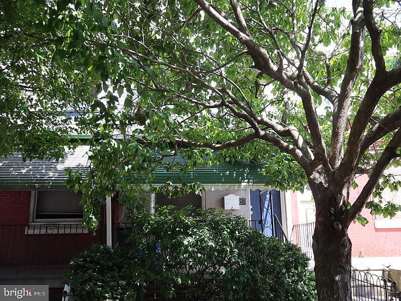 1st image of 811 N Holly St