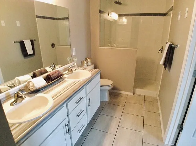 Crown Lone Oak Apartment Homes — Photo 18
