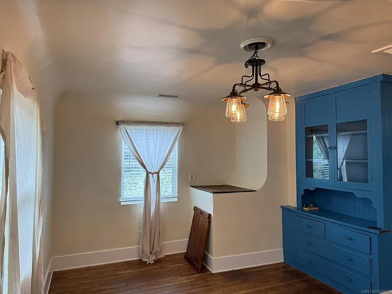 3669 Swift Ave — Photo 10