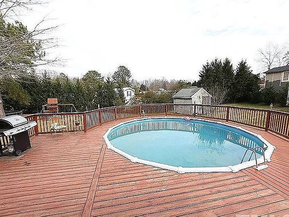 4th image of 410 Lake Pointe Dr