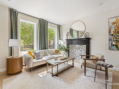 284 Manhattan Ave, Brooklyn, NY, 11211