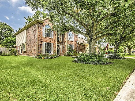 3rd image of 5210 Valley Brook Ct