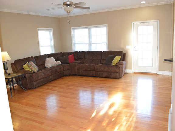 5th image of 1095 Stafford Dr