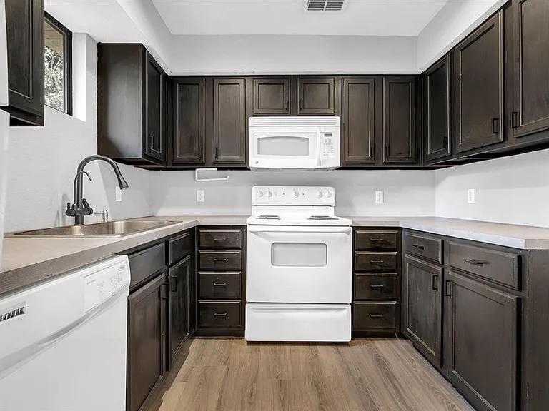 2322 Timber Oaks Ln — Photo 13